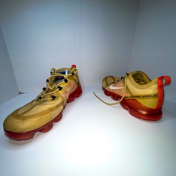 Nike VaporMaxs size 13 - Picture 2 of 5